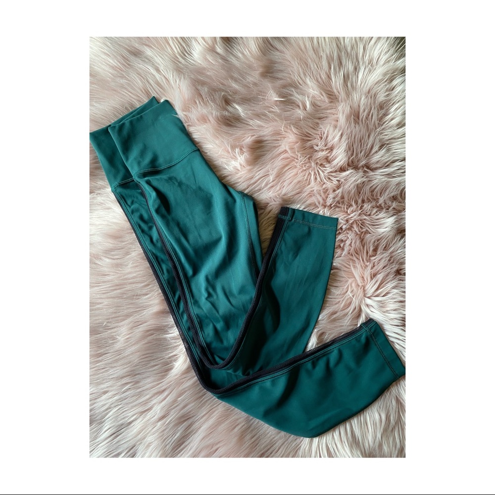 LULULEMON LEGGINGS size 4